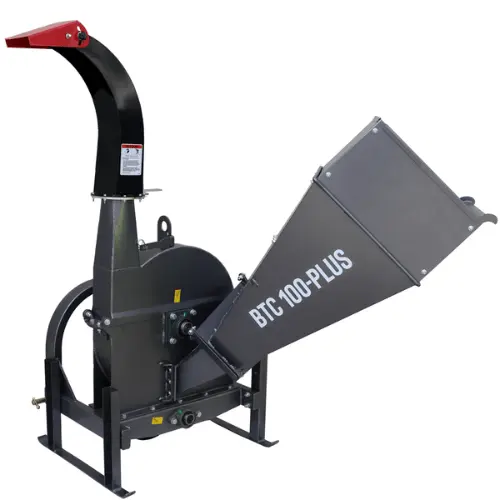 Broyeur à tracteur Blackstone BTC 100-PLUS, transmission par courroie, semi-professionnel, conçu pour le broyage de branches jusqu'à 100 mm de diamètre, avec trémie large et goulotte d'éjection rotative à 360°